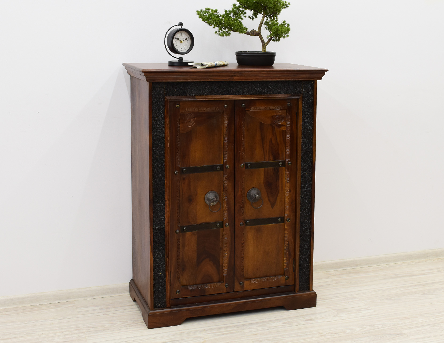 komoda-kolonialna-lite-drewno-palisander-indyjski-recznie-rzezbiona-metalowe-okucia komoda-kolonialna-lite-drewno-palisander-indyjski-recznie-rzezbiona-metalowe-okucia