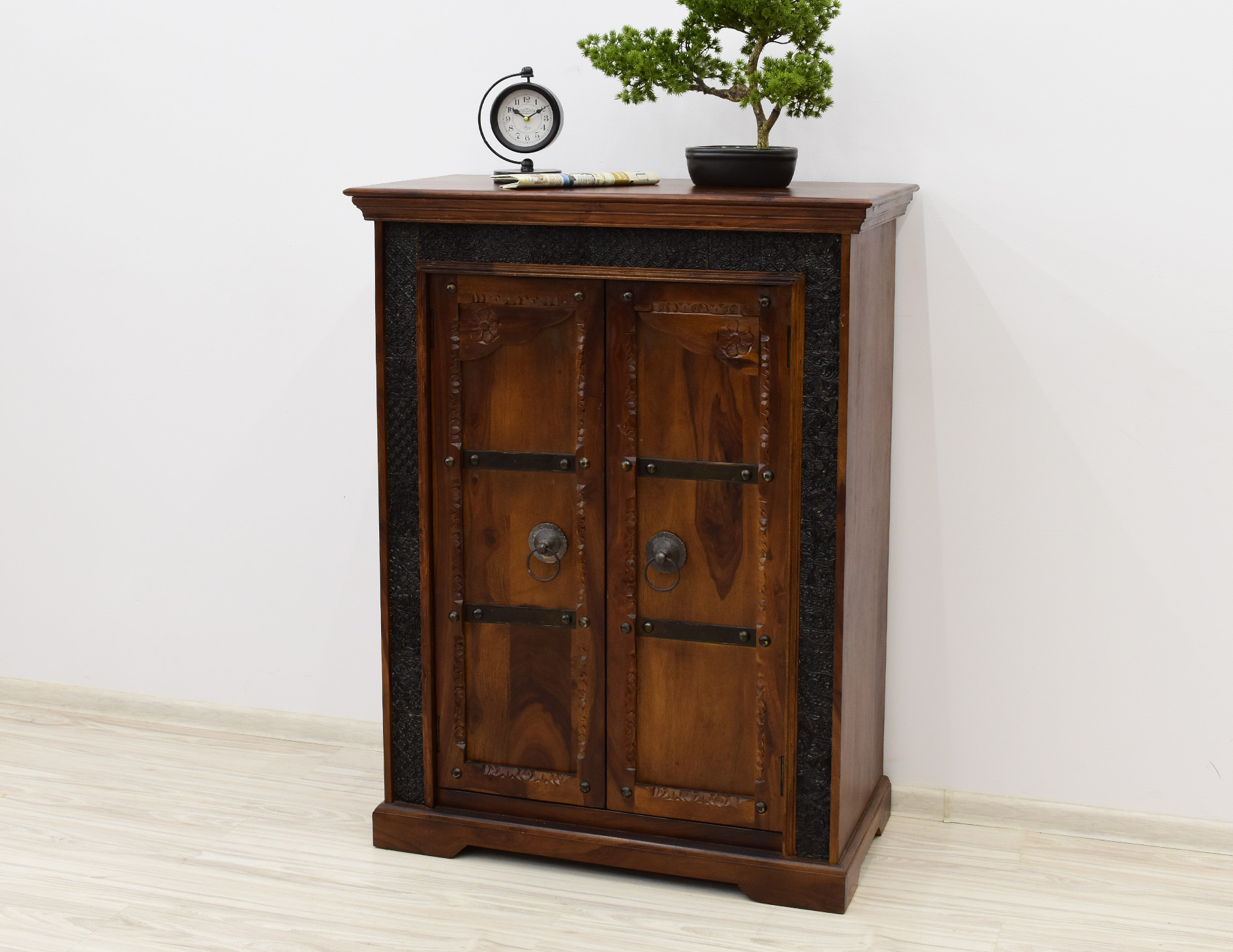 komoda-kolonialna-lite-drewno-palisander-indyjski-recznie-rzezbiona-metalowe-okucia (3)