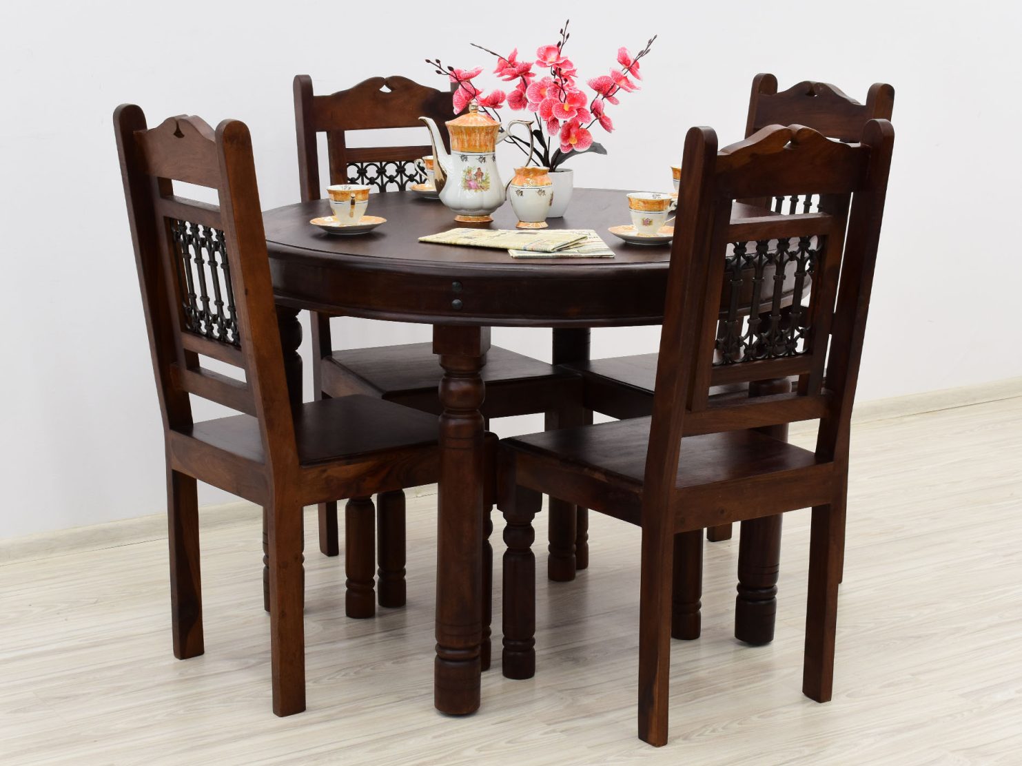 komplet-obiadowy-kolonialny-okragly-stol-4-krzesla-lite-drewno-palisander-indyjski-metaloplastyka