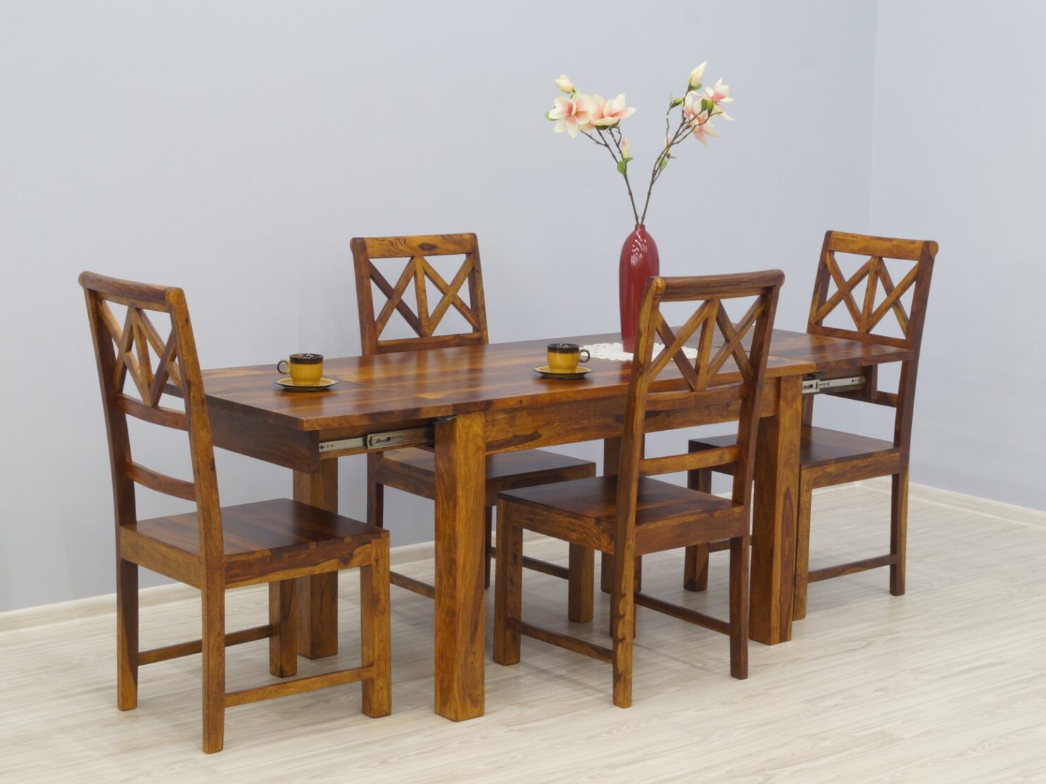 Komplet obiadowy kolonialny stół rozkładany + 4 krzesła ażurowe oparcia lite drewno palisander ciepły brąz