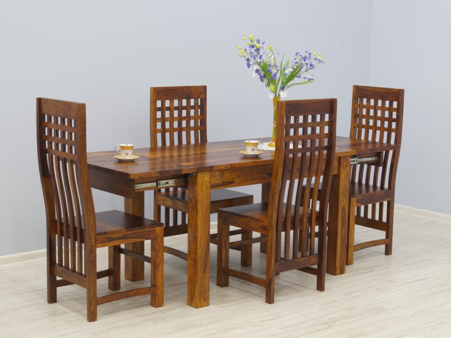 Komplet obiadowy kolonialny stół rozkładany + 4 krzesła ażurowe oparcia lite drewno palisander miodowy brąz
