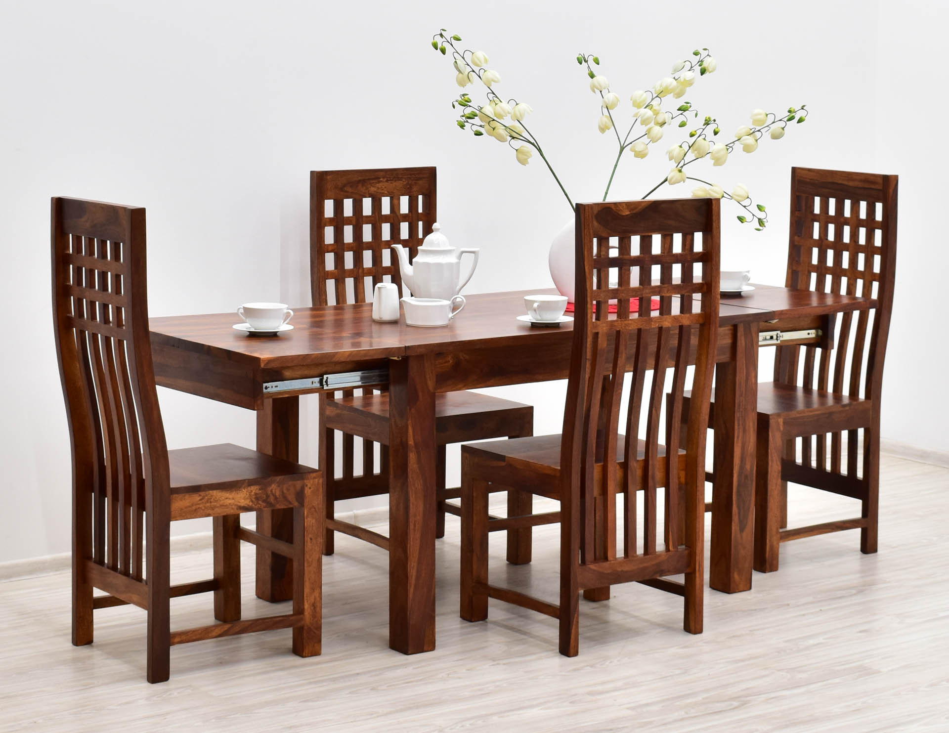 komplet-obiadowy-kolonialny-stol-rozkladany-4-krzesla-azurowe-oparcia-lite-drewno-palisander-miodowy-braz