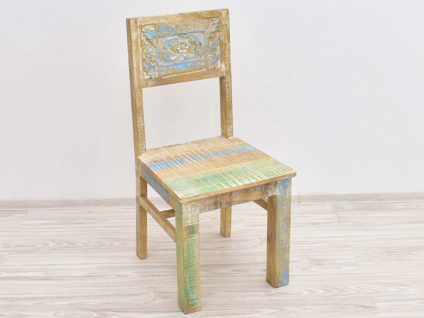 krzeslo-kolonialne-lite-drewno-mango-shabby-chic-rzezbione-recznie-malowane