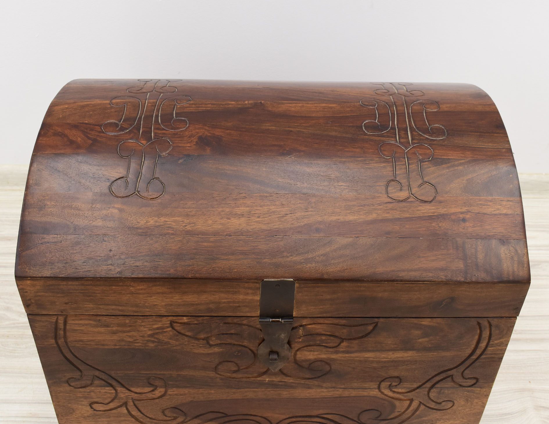 kufer-kolonialny-skrzynia-lite-drewno-palisander-indyjski-rzezbiona (14)