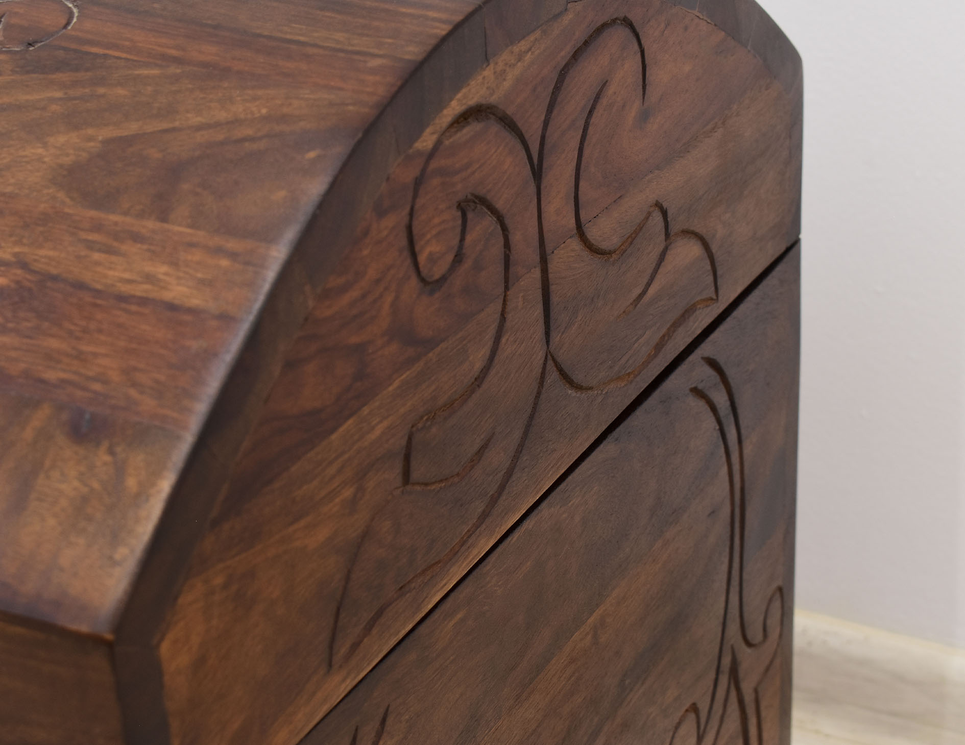 kufer-kolonialny-skrzynia-lite-drewno-palisander-indyjski-rzezbiona (19)