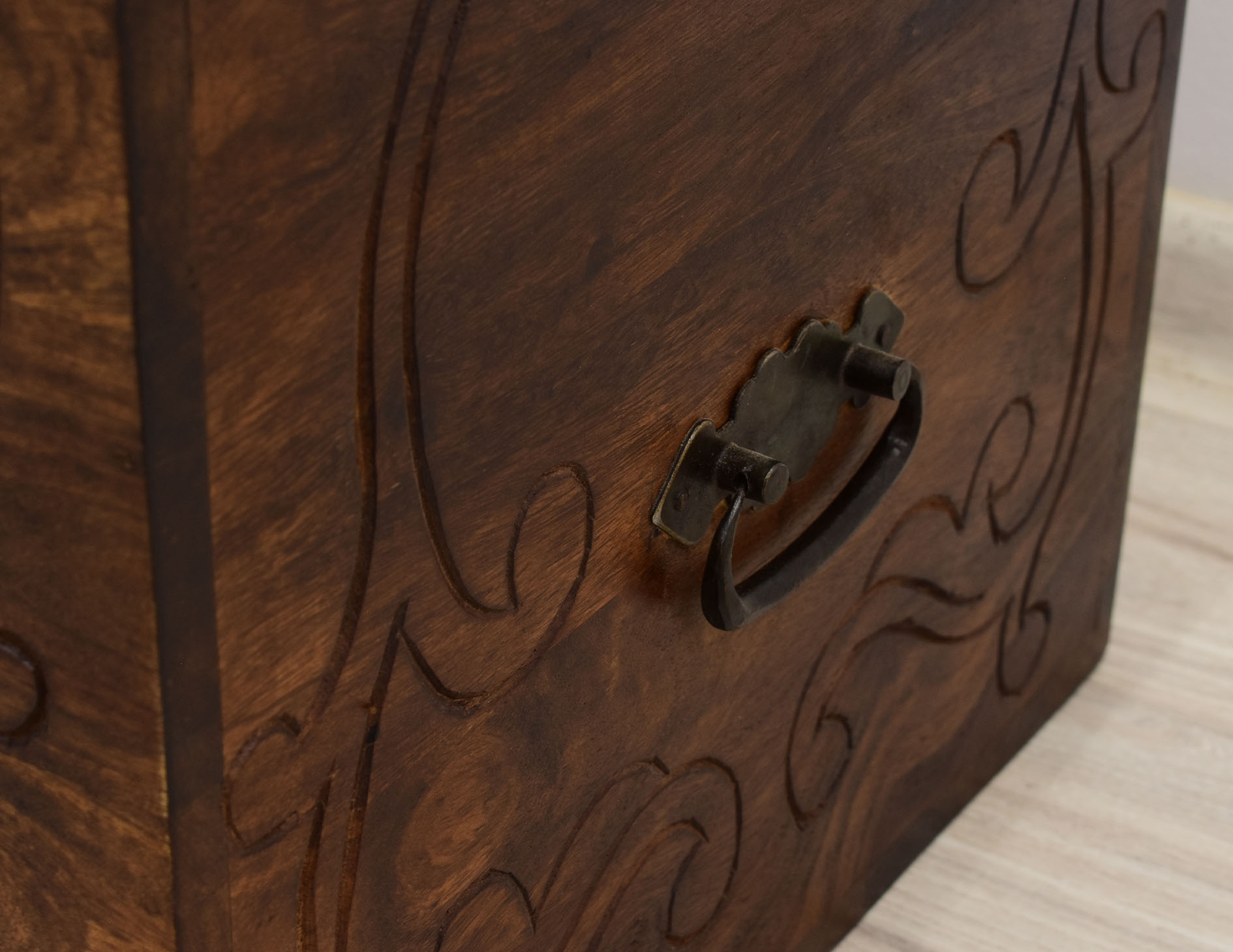 kufer-kolonialny-skrzynia-lite-drewno-palisander-indyjski-rzezbiona (21)