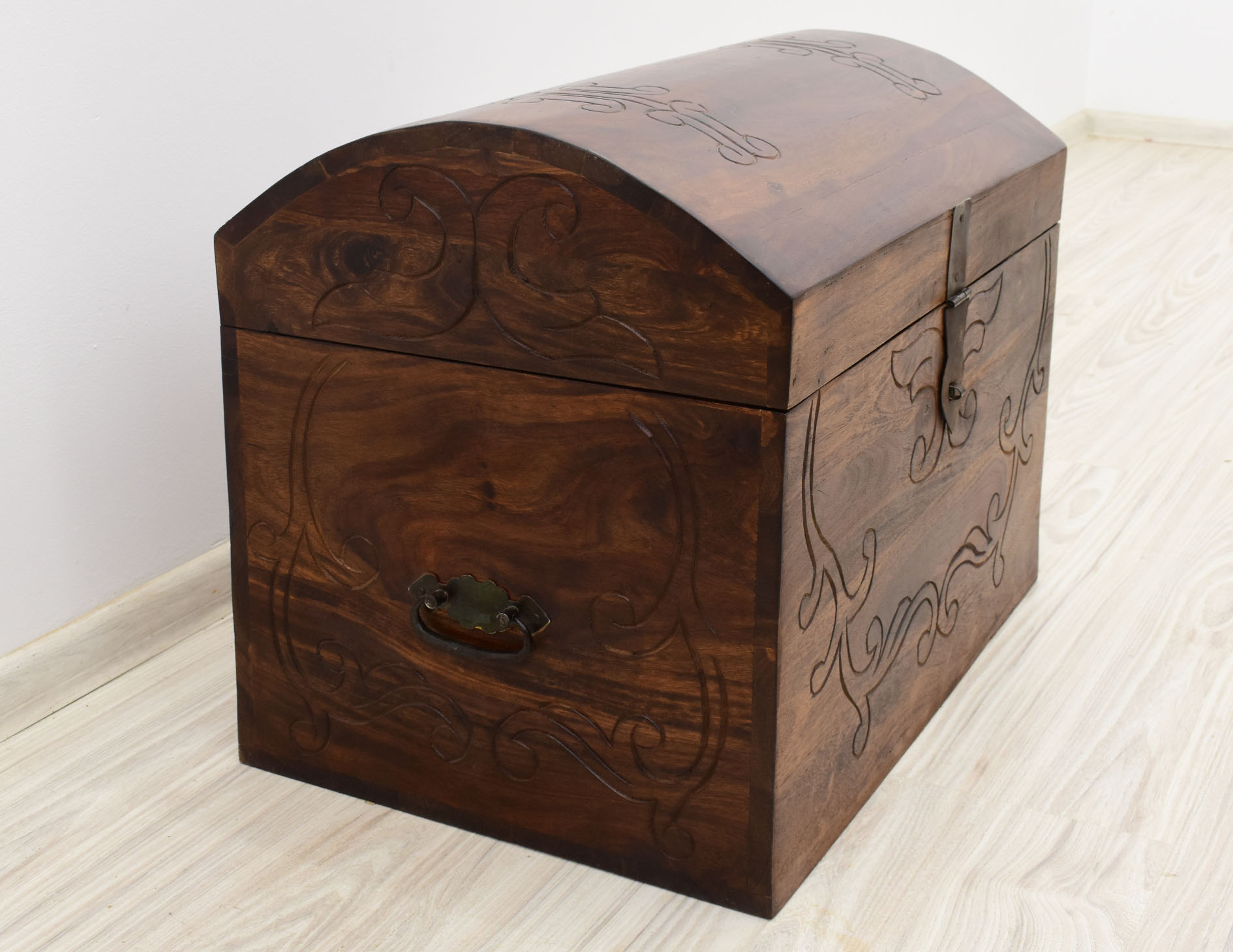 kufer-kolonialny-skrzynia-lite-drewno-palisander-indyjski-rzezbiona (24)