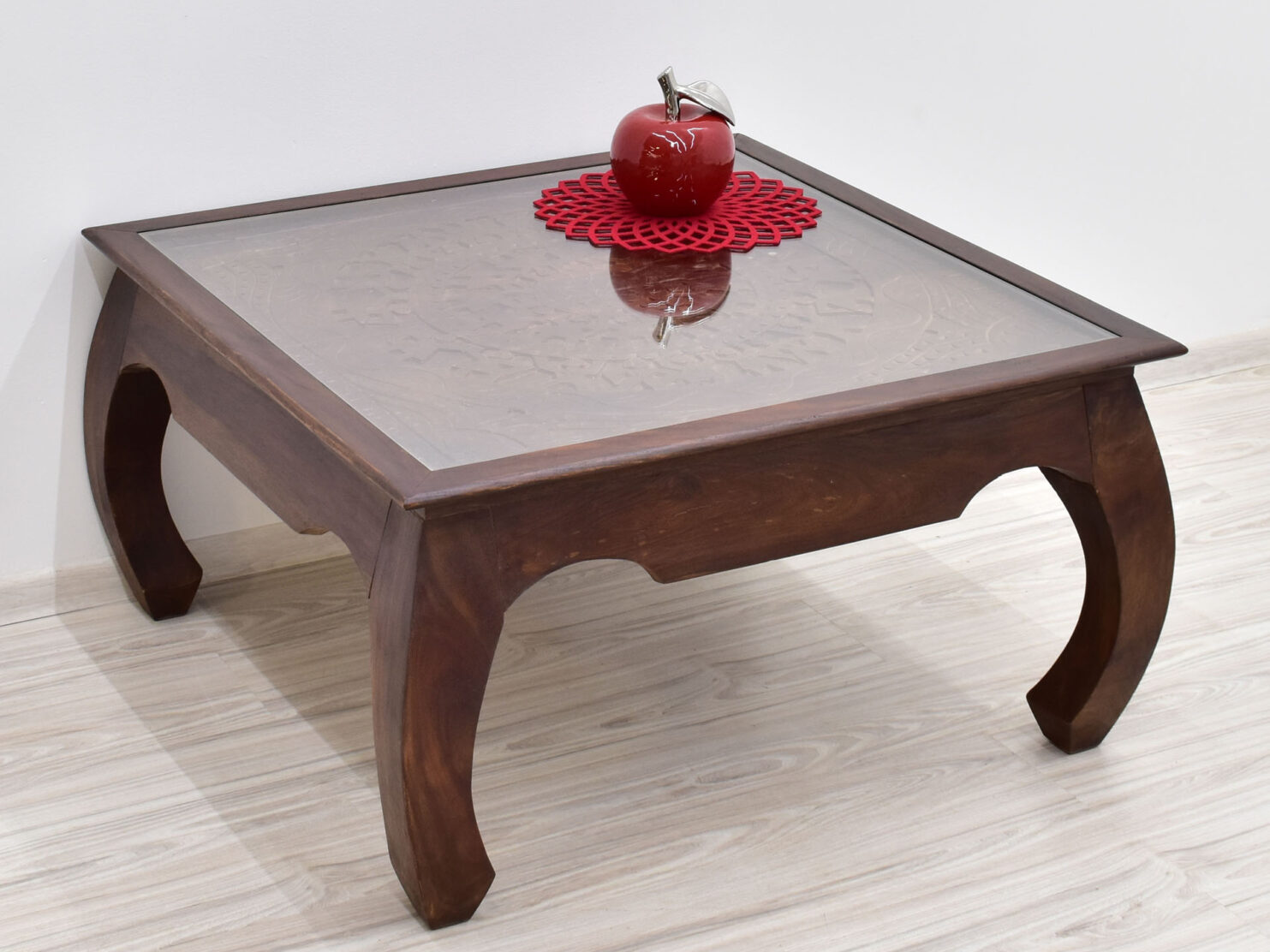 stolik indyjski kolonialny rzezbiony szyba nogi opium