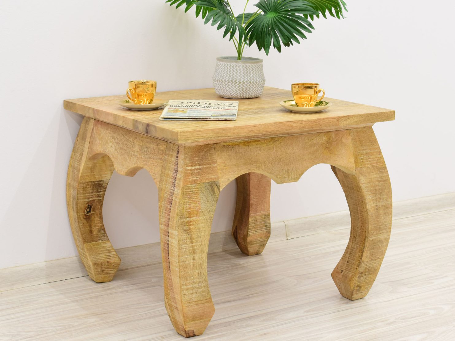stolik-kawowy-kolonialny-lite-drewno-mango-kwadratowy-wygiete-nogi-styl-loft
