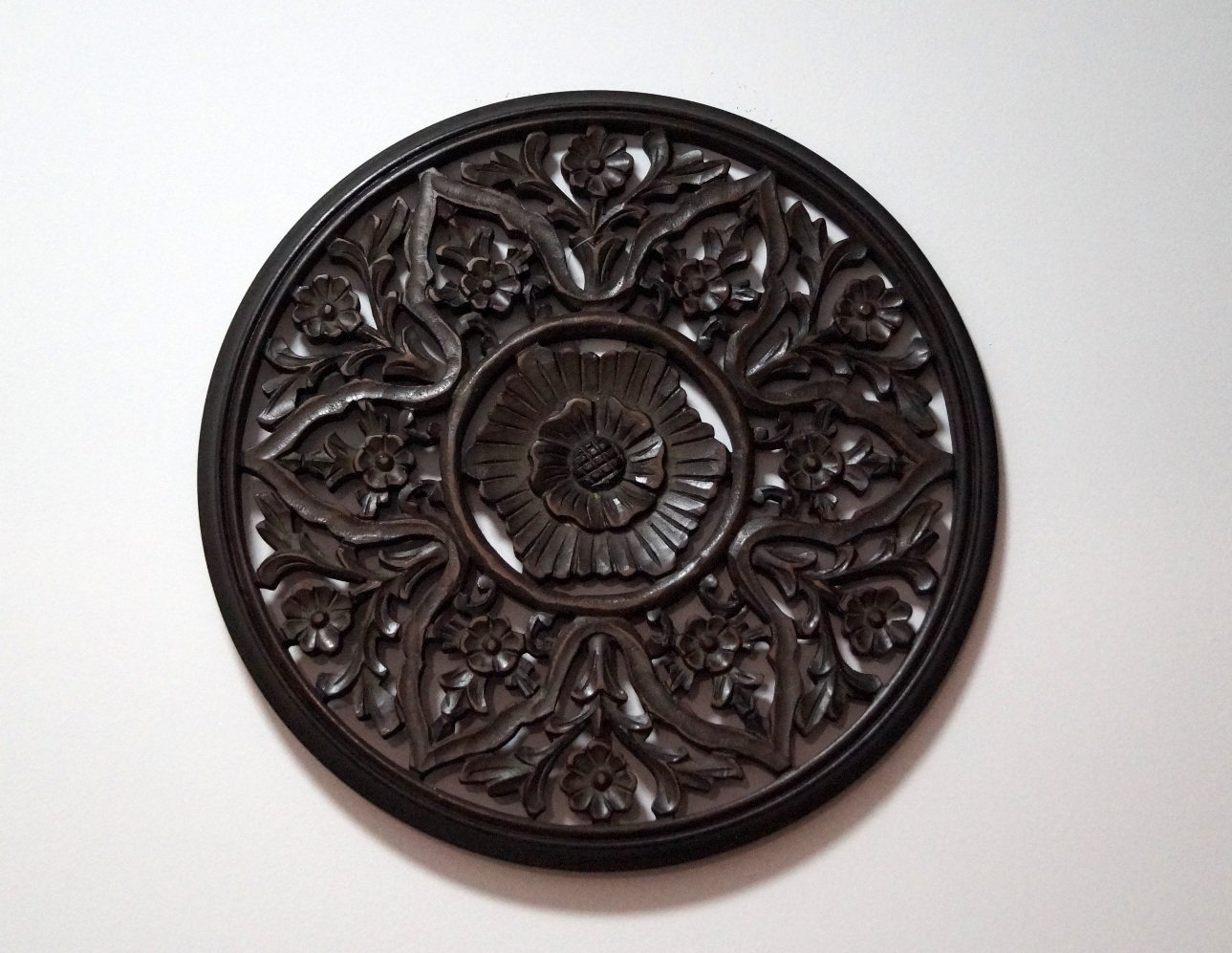 Panel ścienny dekoracyjny wykonany ręcznie ciemnobrązowy ażurowy okrągły unikat