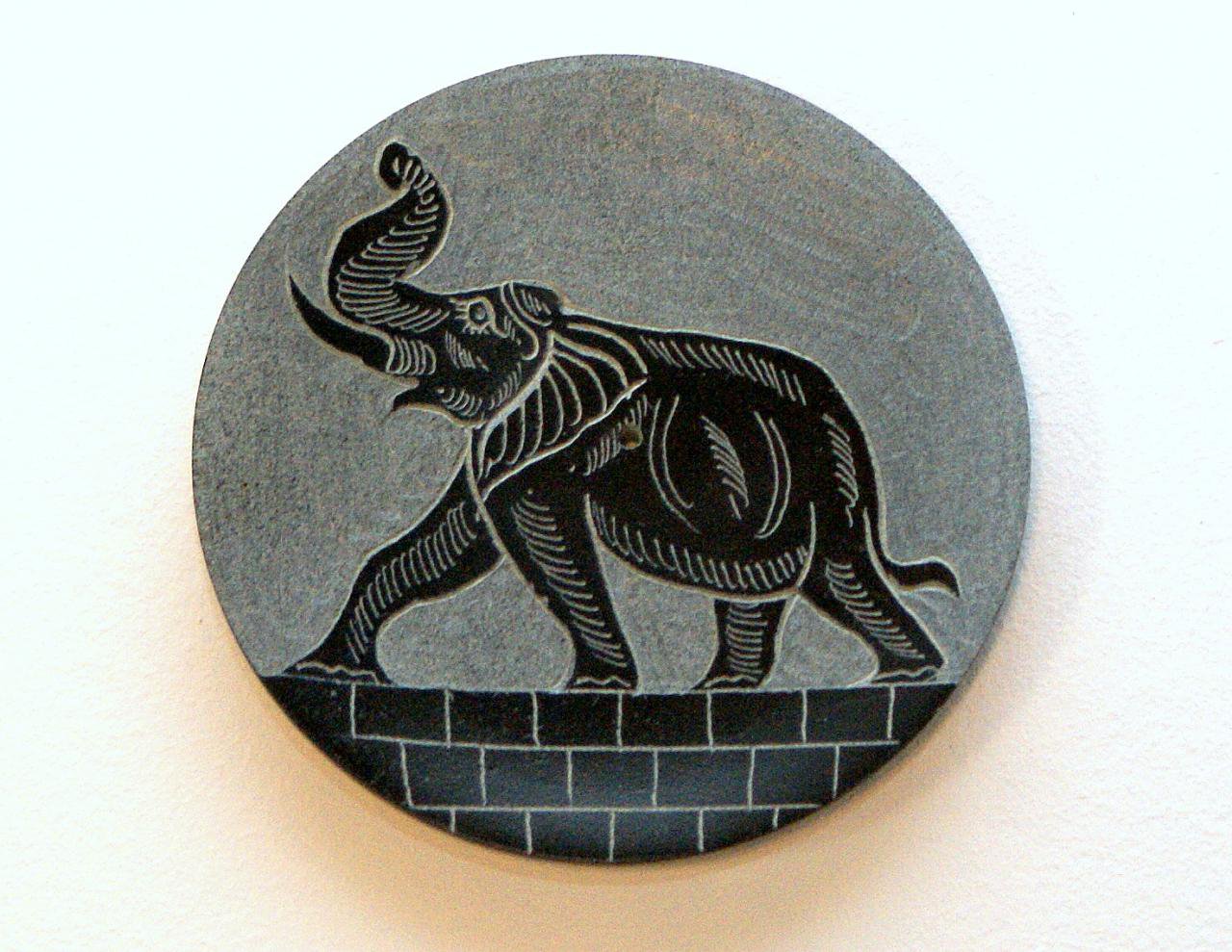Podstawka pod kadzidelko z kamienia motyw sloni