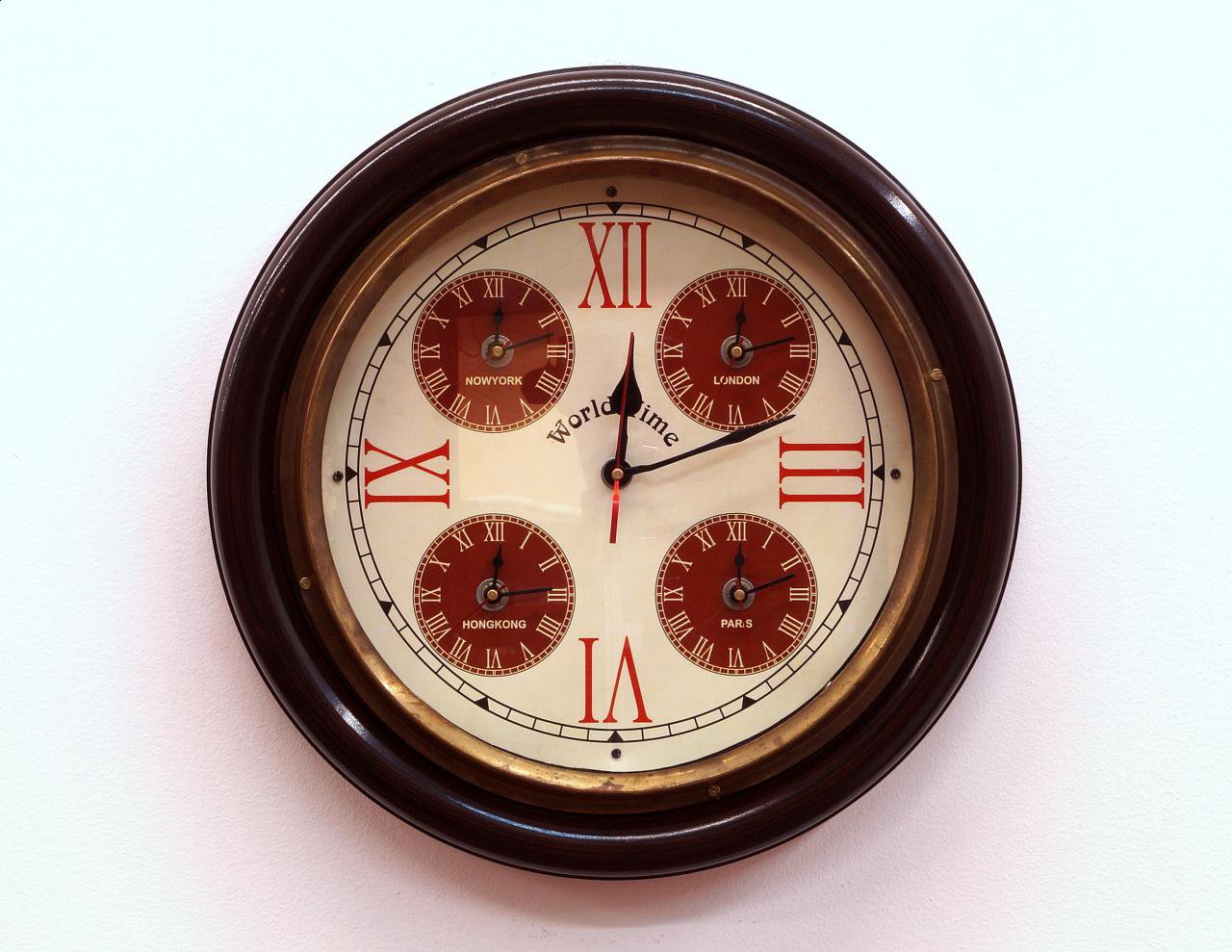 Zegar ścienny okrągły drewniana rama dodatkowo 4 strefy czasowe