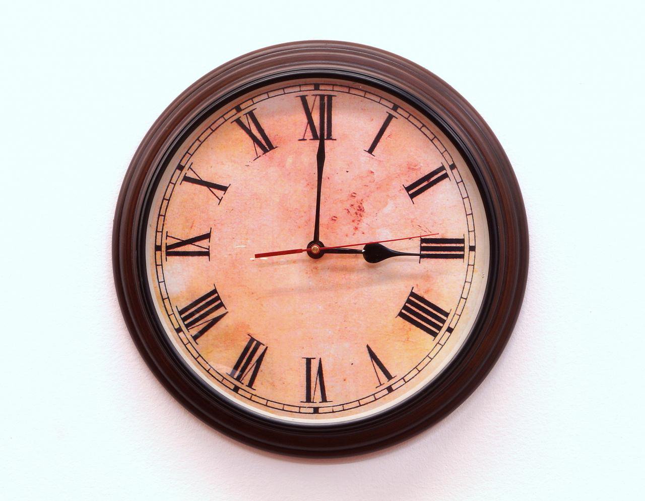 Zegar ścienny okrągły drewniana rama rzymskie cyfry