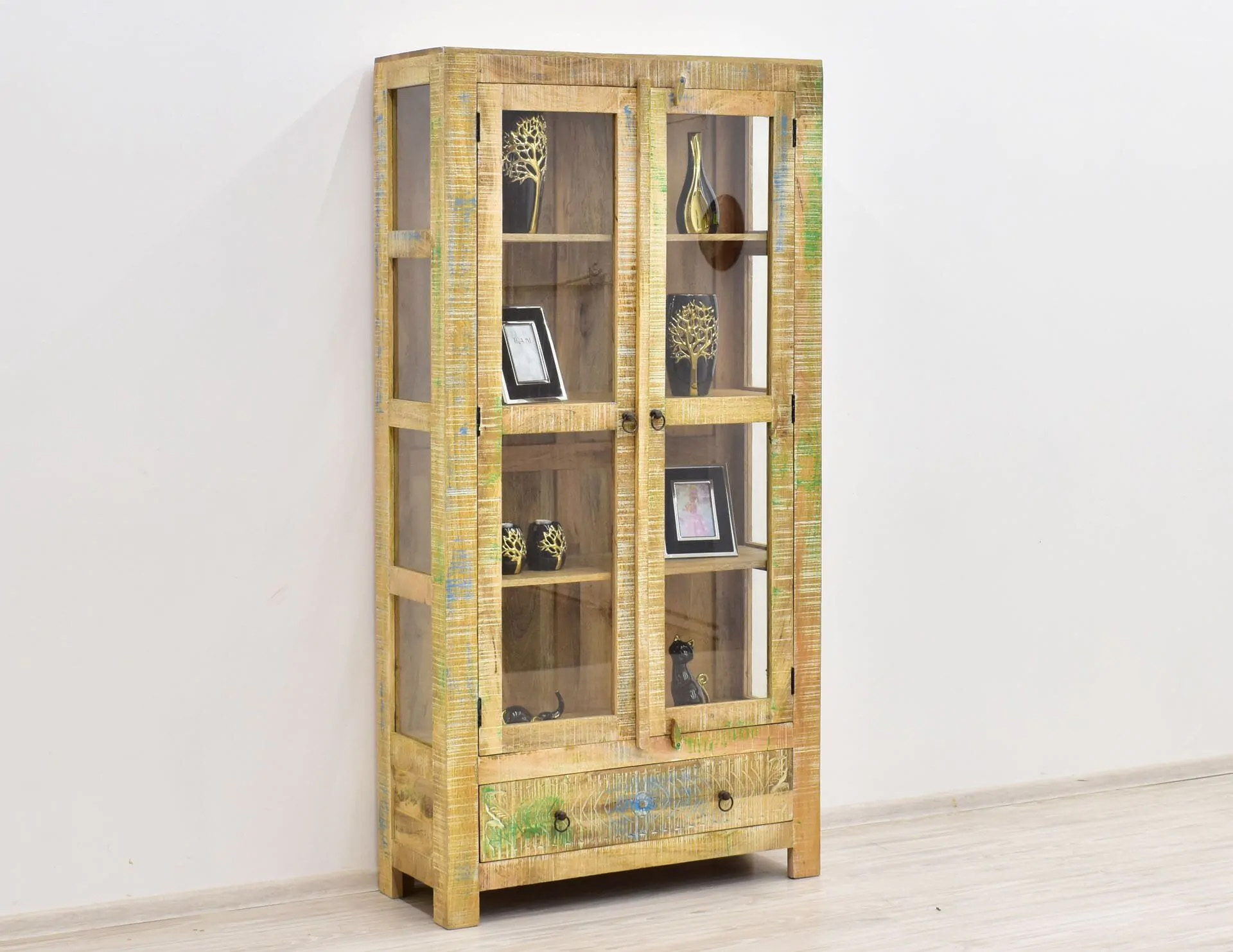 witryna-kolonialna-malowana-przecierana-indyjska-3