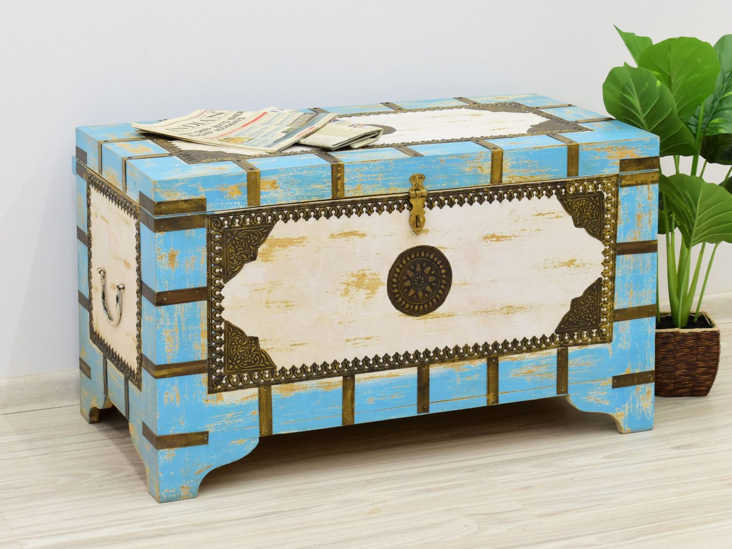 kufer-kolonialny-skrzynia-lite-drewno-mango-recznie-malowana