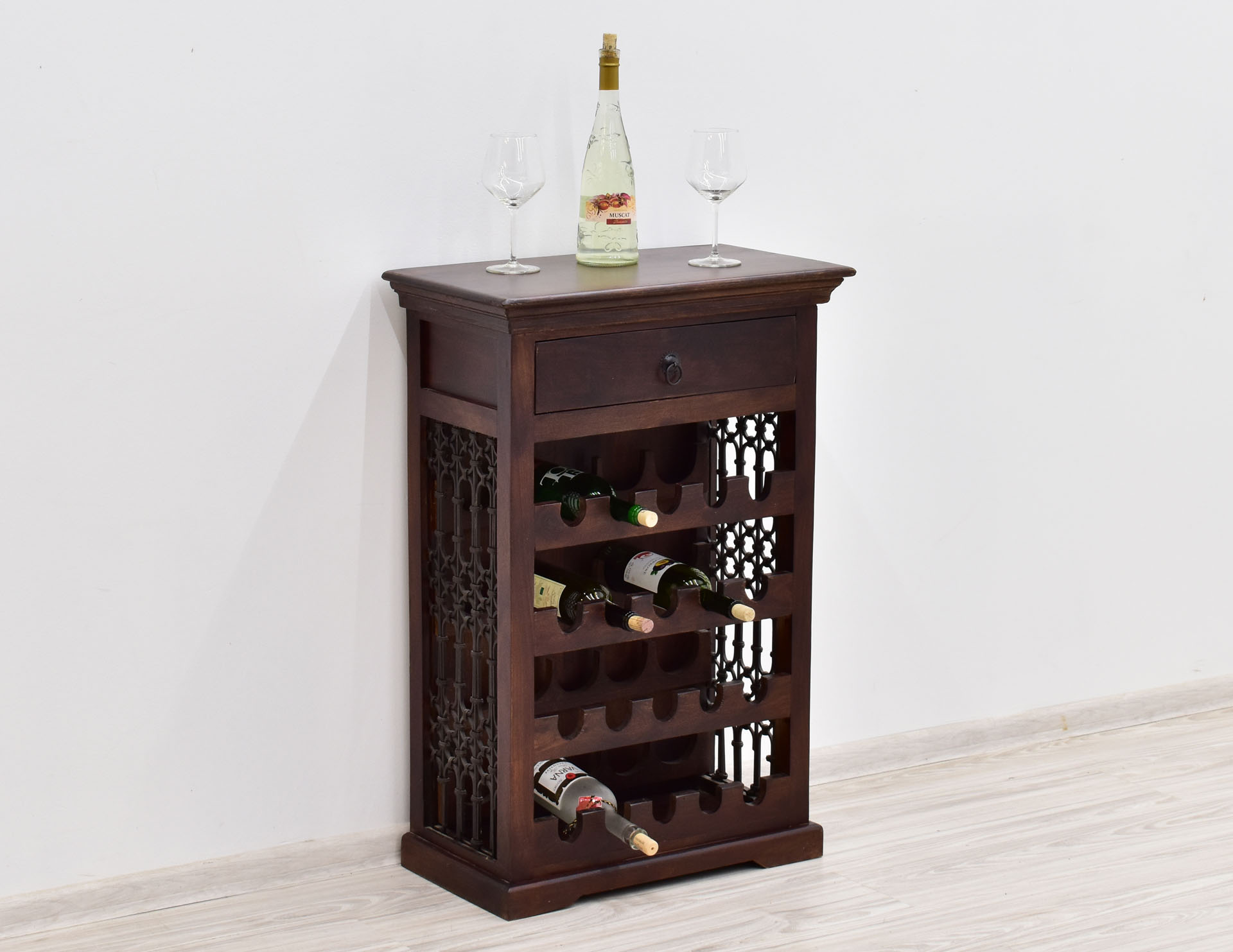 szafka-na-wino-kolonialna-lite-drewno-palisander-indyjski-metaloplastyka-ciemny-braz