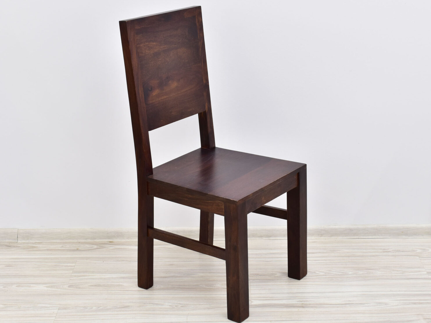 krzeslo-kolonialne-lite-drewno-palisander-indyjski-pelne-oparcie-ciemny-braz