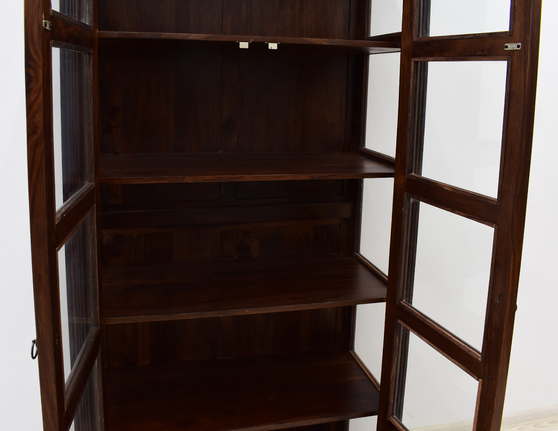 witryna-kolonialna-lite-drewno-palisander-indyjski-przeszklona-w-klasycznym-stylu (10)