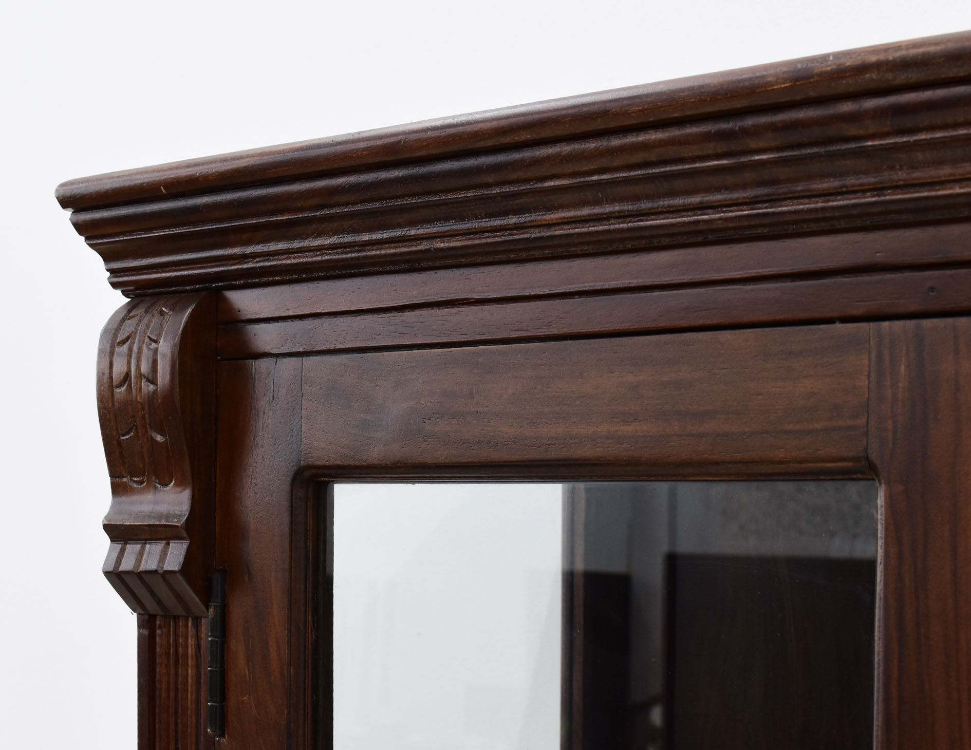 witryna-kolonialna-lite-drewno-palisander-indyjski-przeszklona-w-klasycznym-stylu (12)