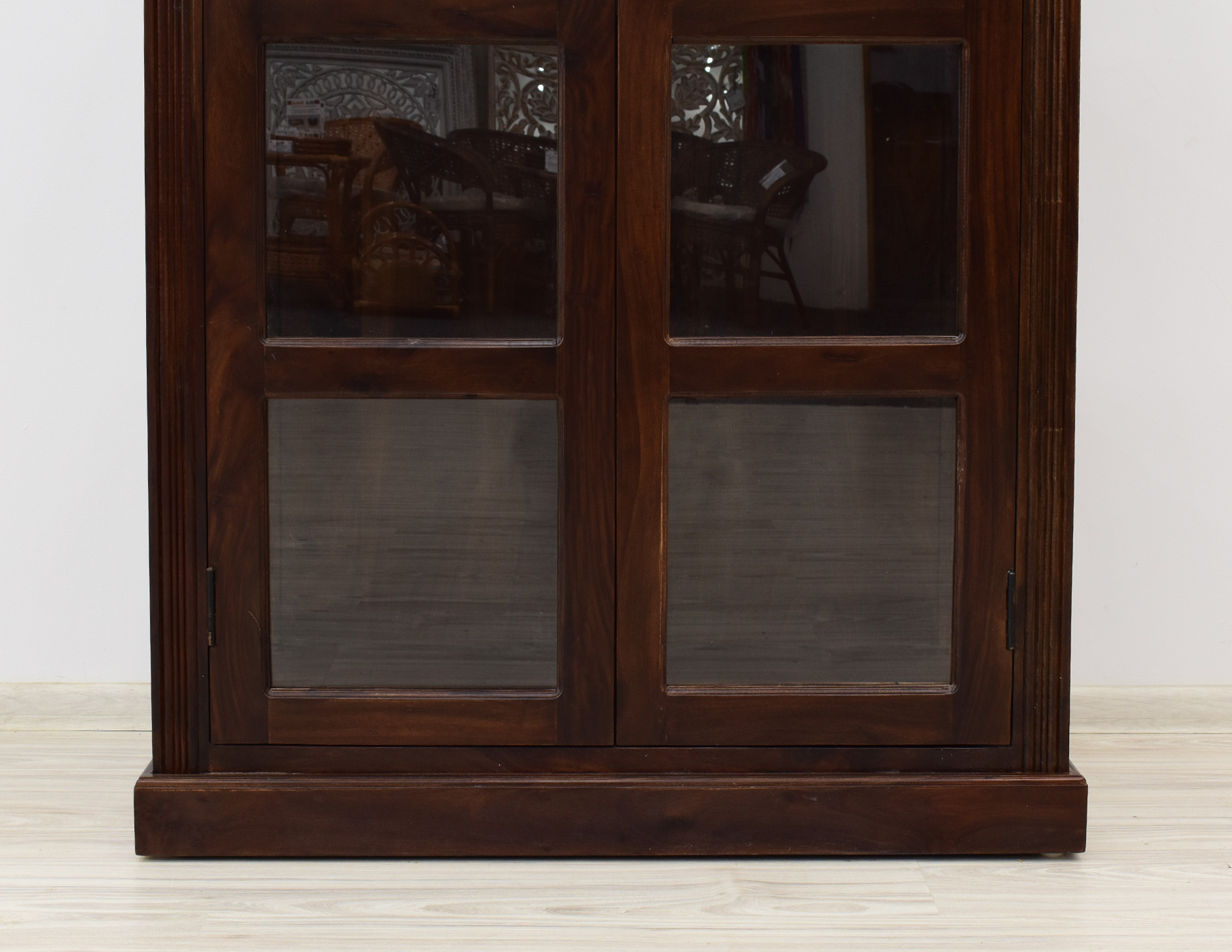 witryna-kolonialna-lite-drewno-palisander-indyjski-przeszklona-w-klasycznym-stylu (19)