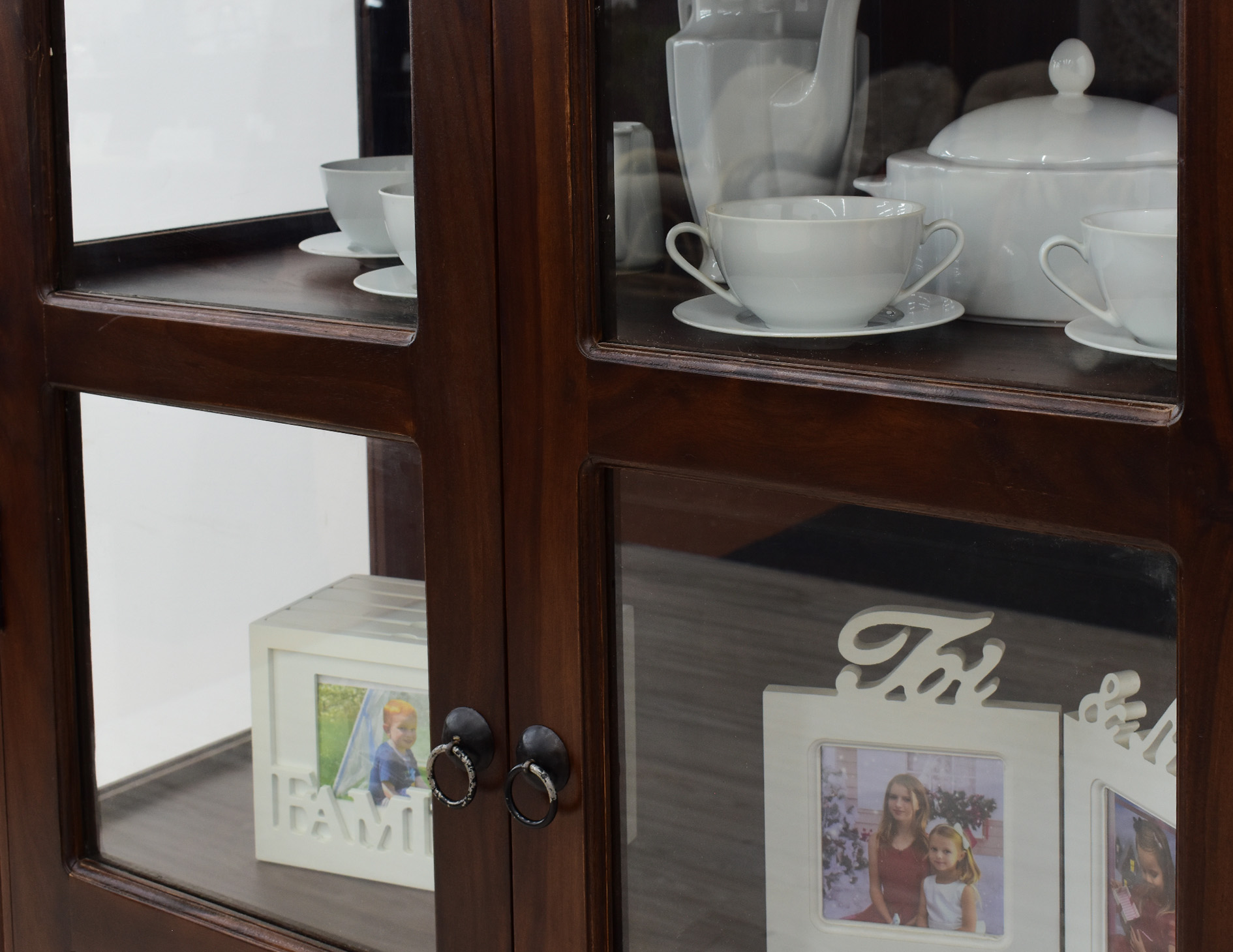 witryna-kolonialna-lite-drewno-palisander-indyjski-przeszklona-w-klasycznym-stylu (4)