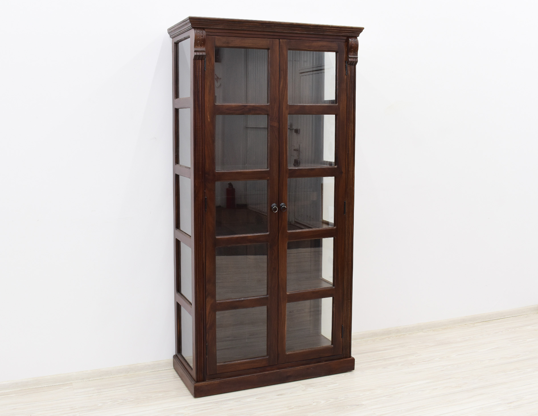 witryna-kolonialna-lite-drewno-palisander-indyjski-przeszklona-w-klasycznym-stylu (5)