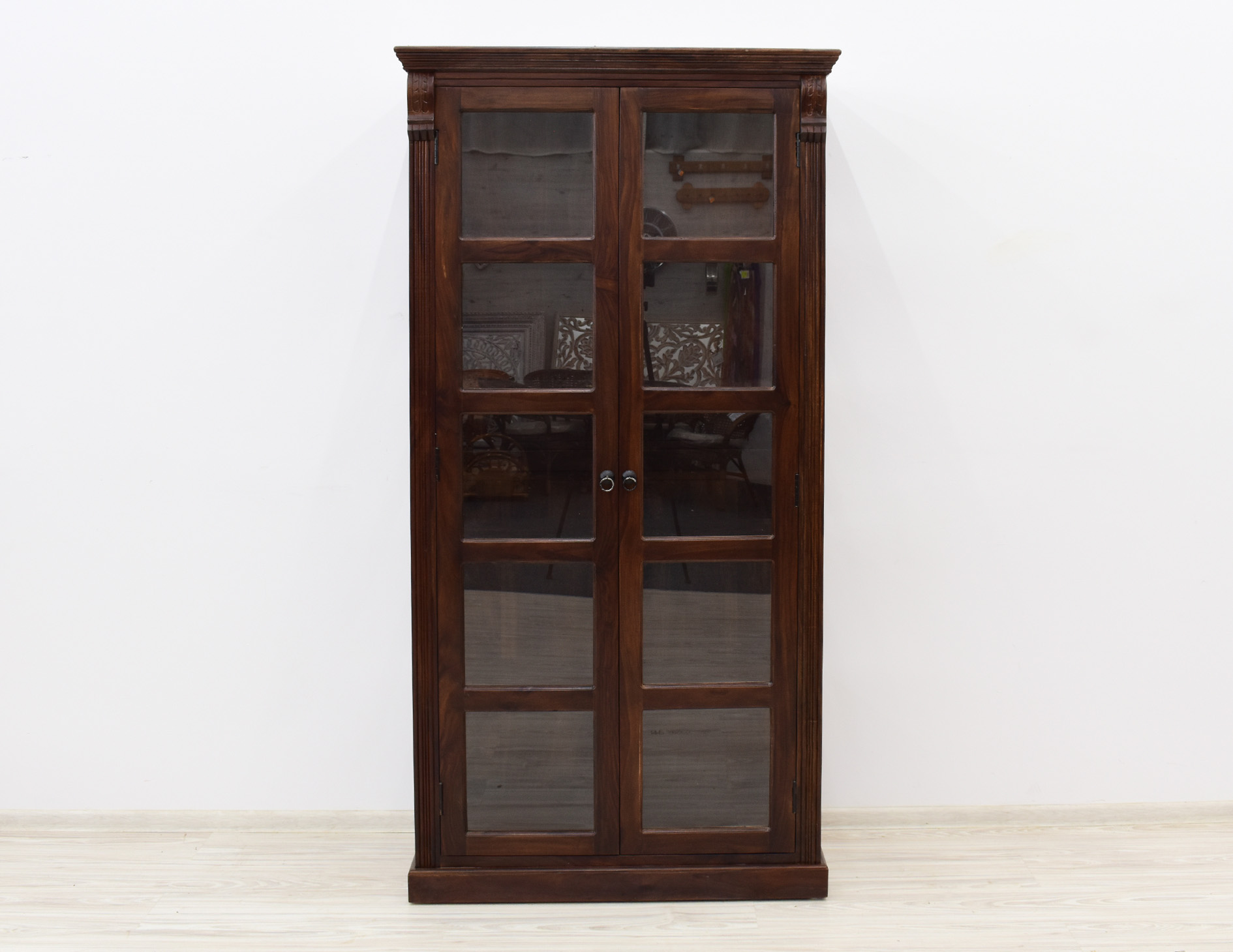 witryna-kolonialna-lite-drewno-palisander-indyjski-przeszklona-w-klasycznym-stylu (7)