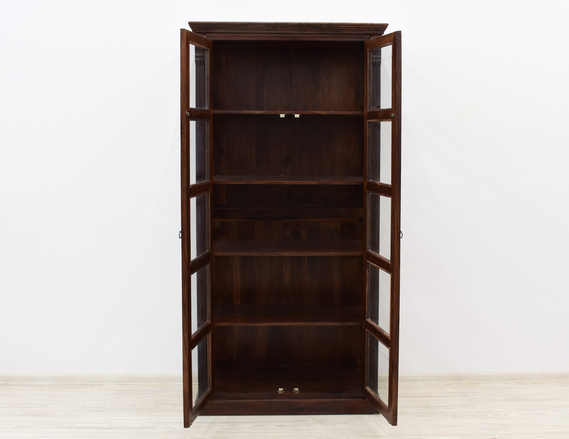 witryna-kolonialna-lite-drewno-palisander-indyjski-przeszklona-w-klasycznym-stylu (8)