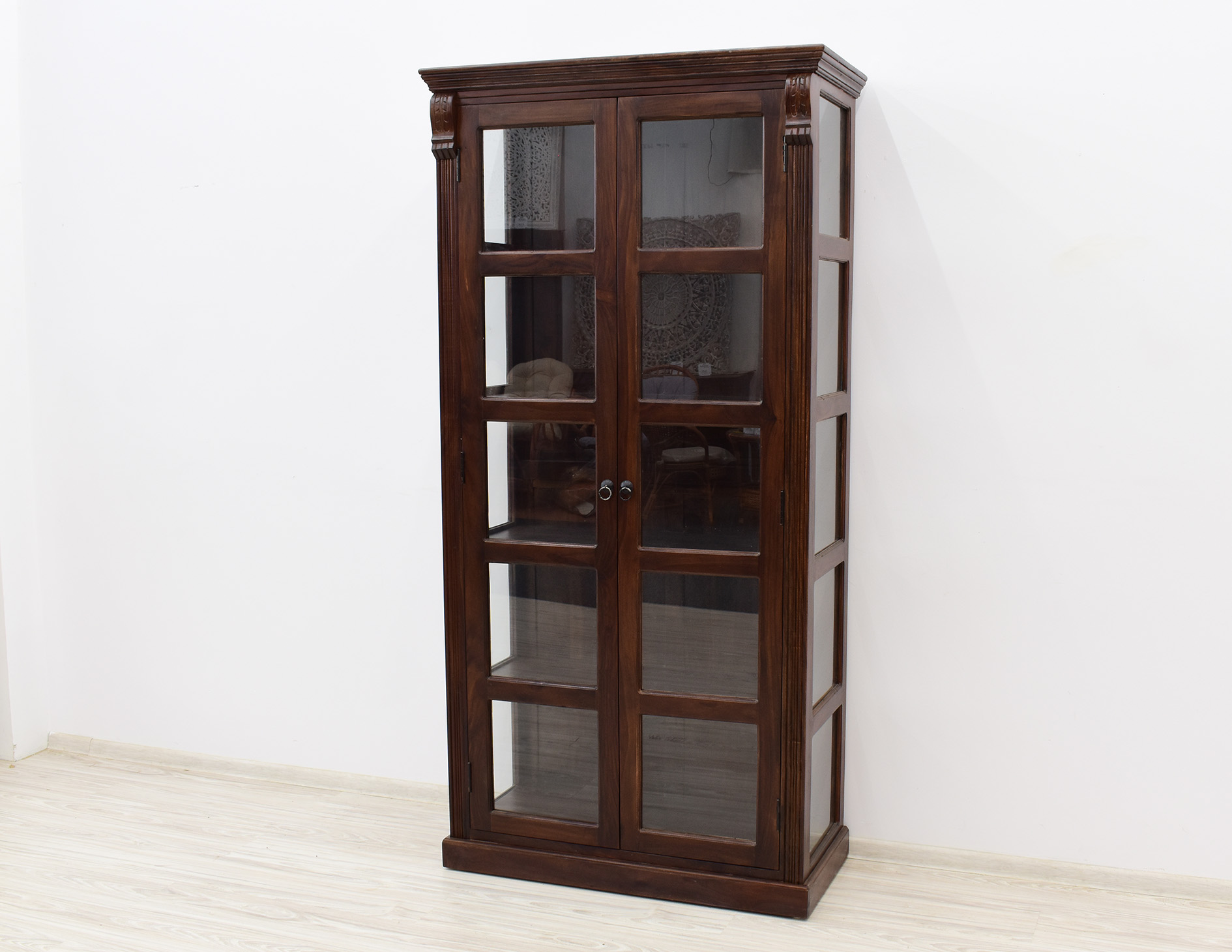 witryna-kolonialna-lite-drewno-palisander-indyjski-przeszklona-w-klasycznym-stylu (9)