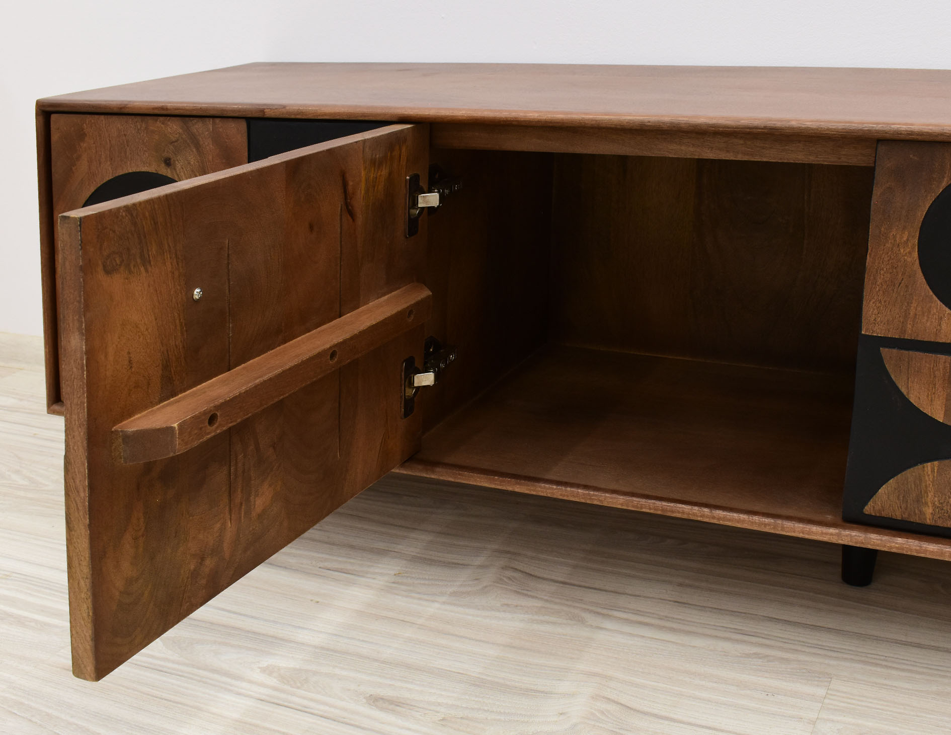 komoda-rtv-kolonialna-indyjska-szafka-pod-telewizor-bengal-lite-drewno-mango (16)