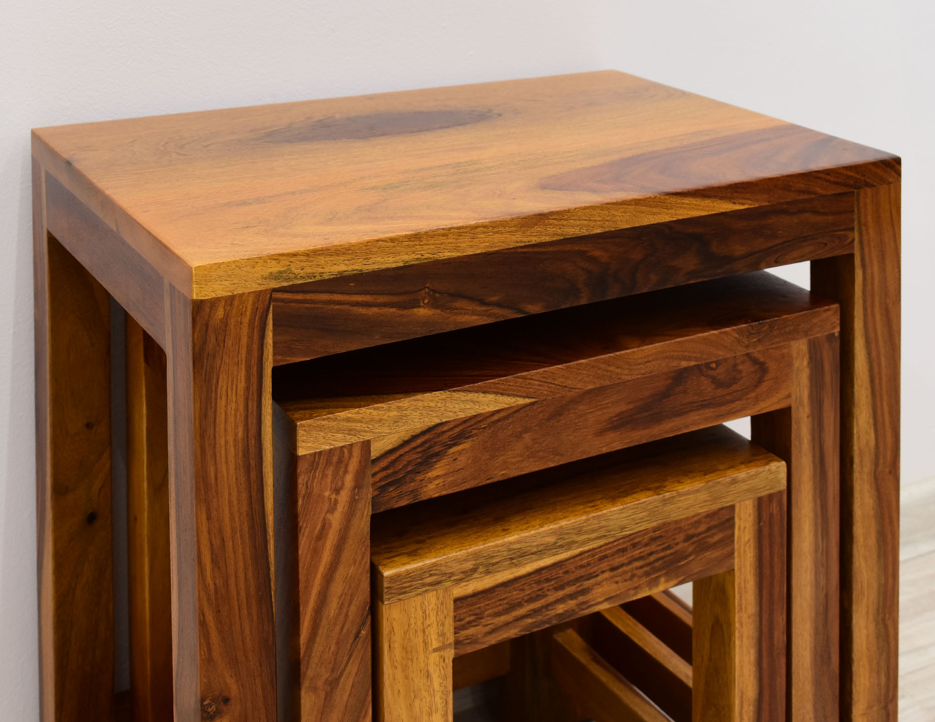 taboret-kolonialny-neo-stolik-stolek-lite-drewno-palisander-indyjski-3-sztuki (14)