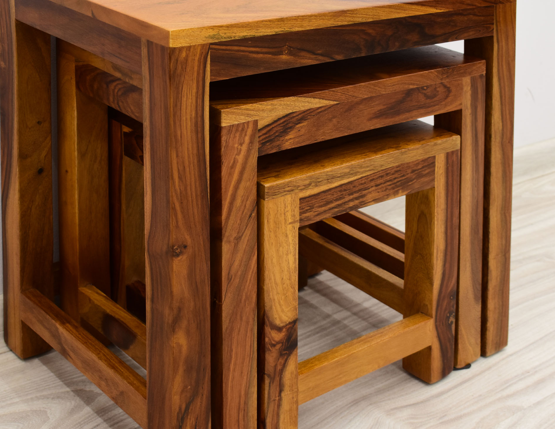 taboret-kolonialny-neo-stolik-stolek-lite-drewno-palisander-indyjski-3-sztuki (15)