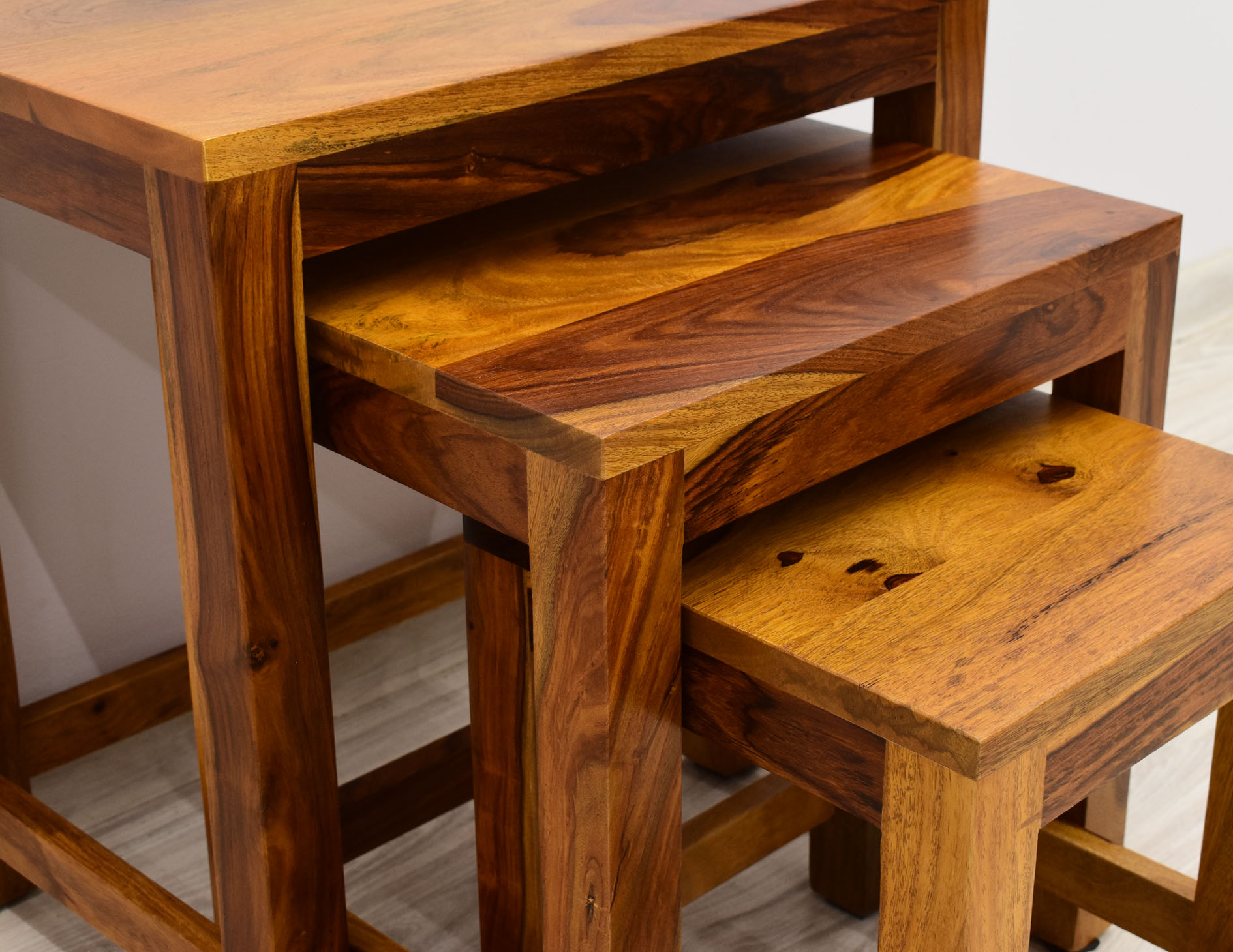 taboret-kolonialny-neo-stolik-stolek-lite-drewno-palisander-indyjski-3-sztuki (16)