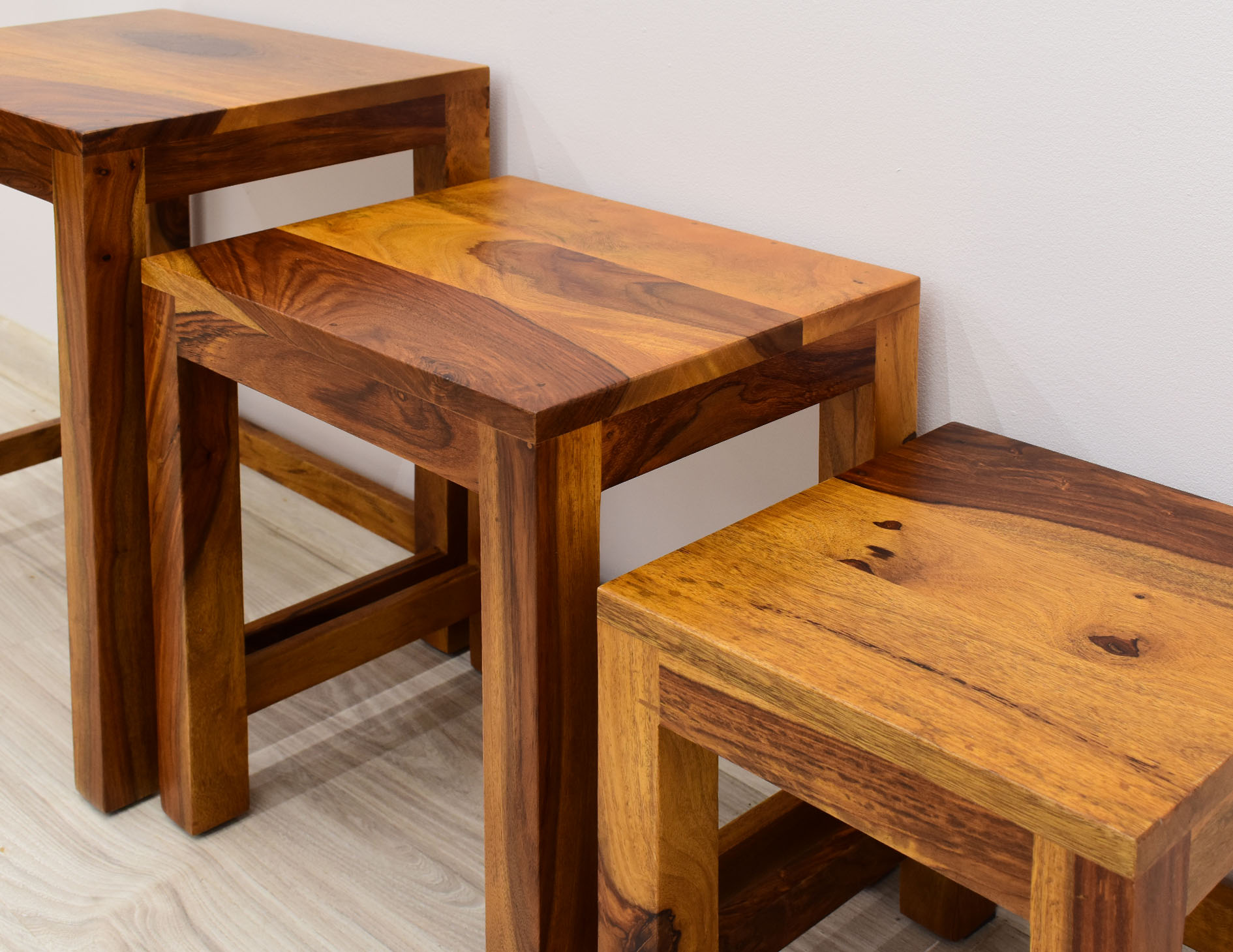 taboret-kolonialny-neo-stolik-stolek-lite-drewno-palisander-indyjski-3-sztuki (17)