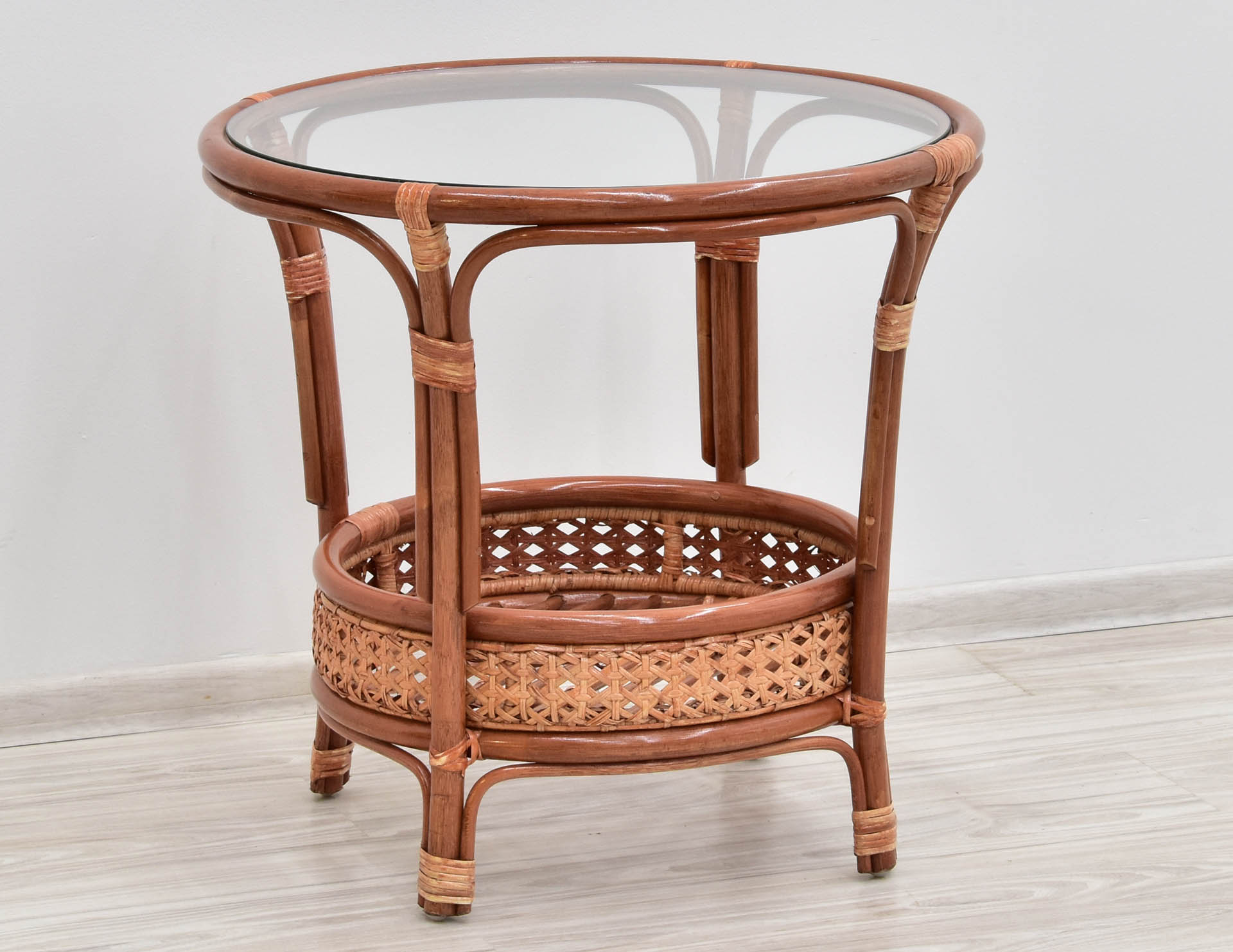 stolik-rattanowy-okragly-z-szyba-i-polka-bali-koniak stolik-rattanowy-okragly-z-szyba-i-polka-bali-koniak