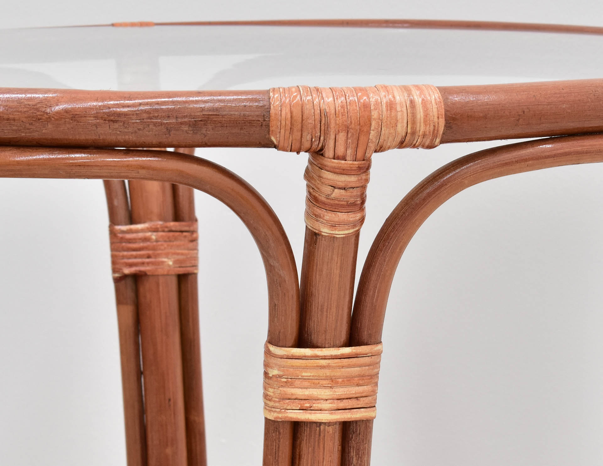 komplet-kawowy-z-rattanu-okragly-stolik-2-fotele-w-kolorze-koniakowym (25)