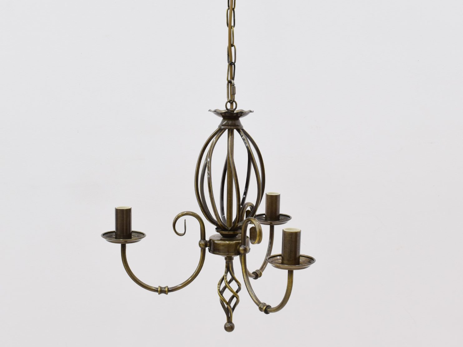 zyrandol-artisan-3-zrodla-swiatla-wykonczenie-postarzany-mosiadz