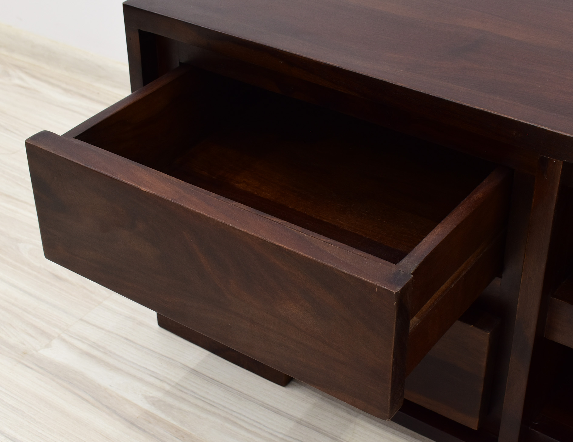 komoda-rtv-kolonialna-modern-lite-drewno-palisander-indyjski-ciemny-braz (15)