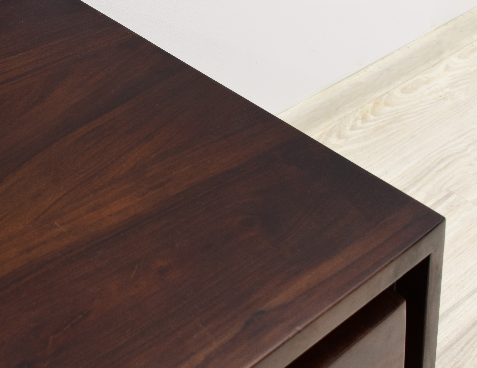 komoda-rtv-kolonialna-modern-lite-drewno-palisander-indyjski-ciemny-braz (18)